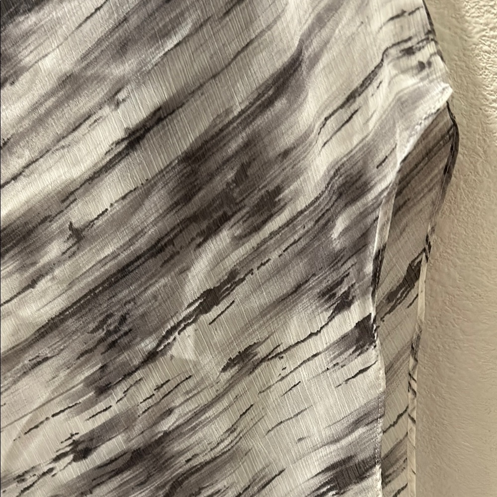Assymetrical Off shoulder NWOT Elegant Black and White Women's Top - Picture 6 of 8